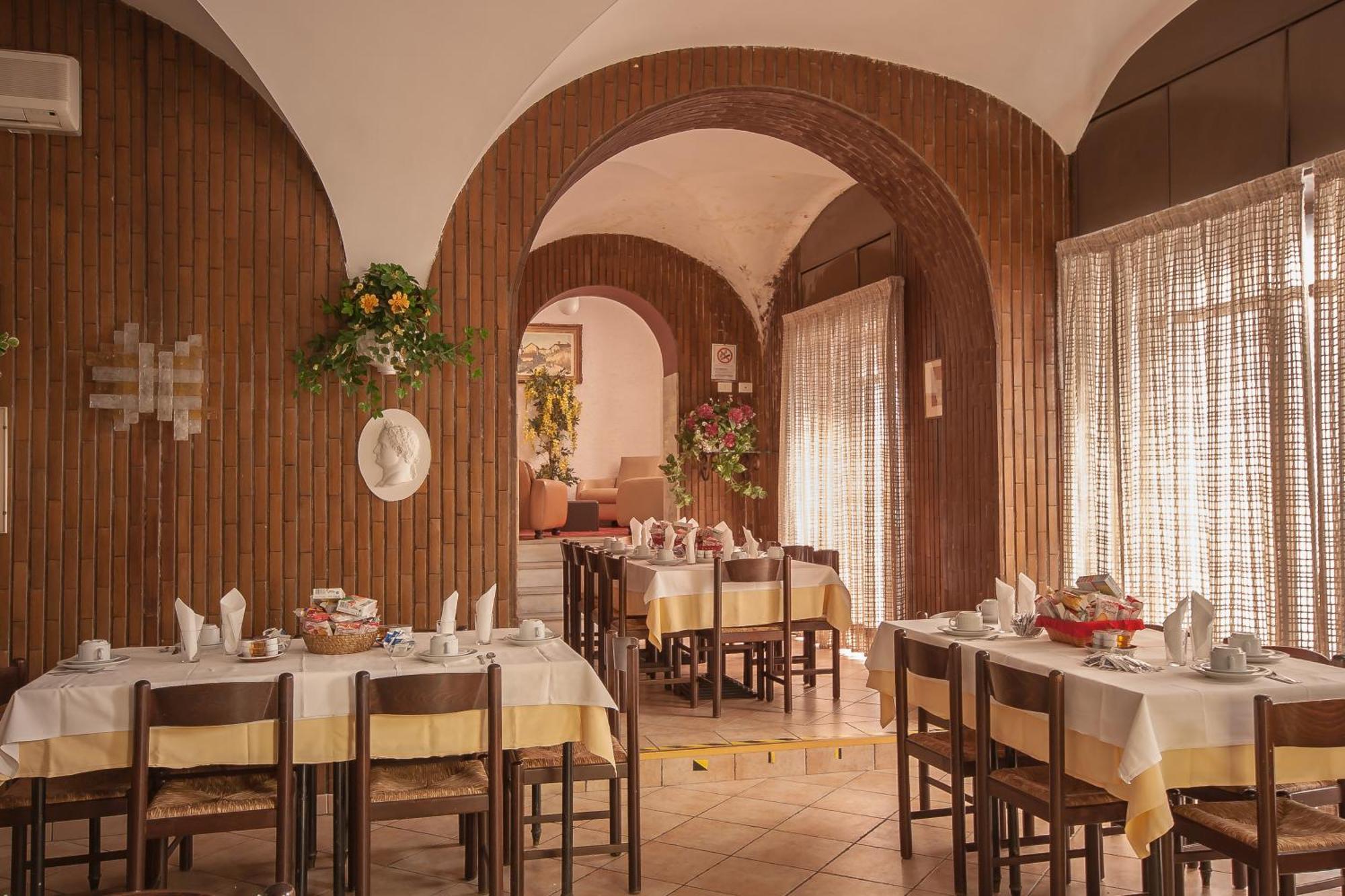 Hotel Tirreno Rome Restoran gambar