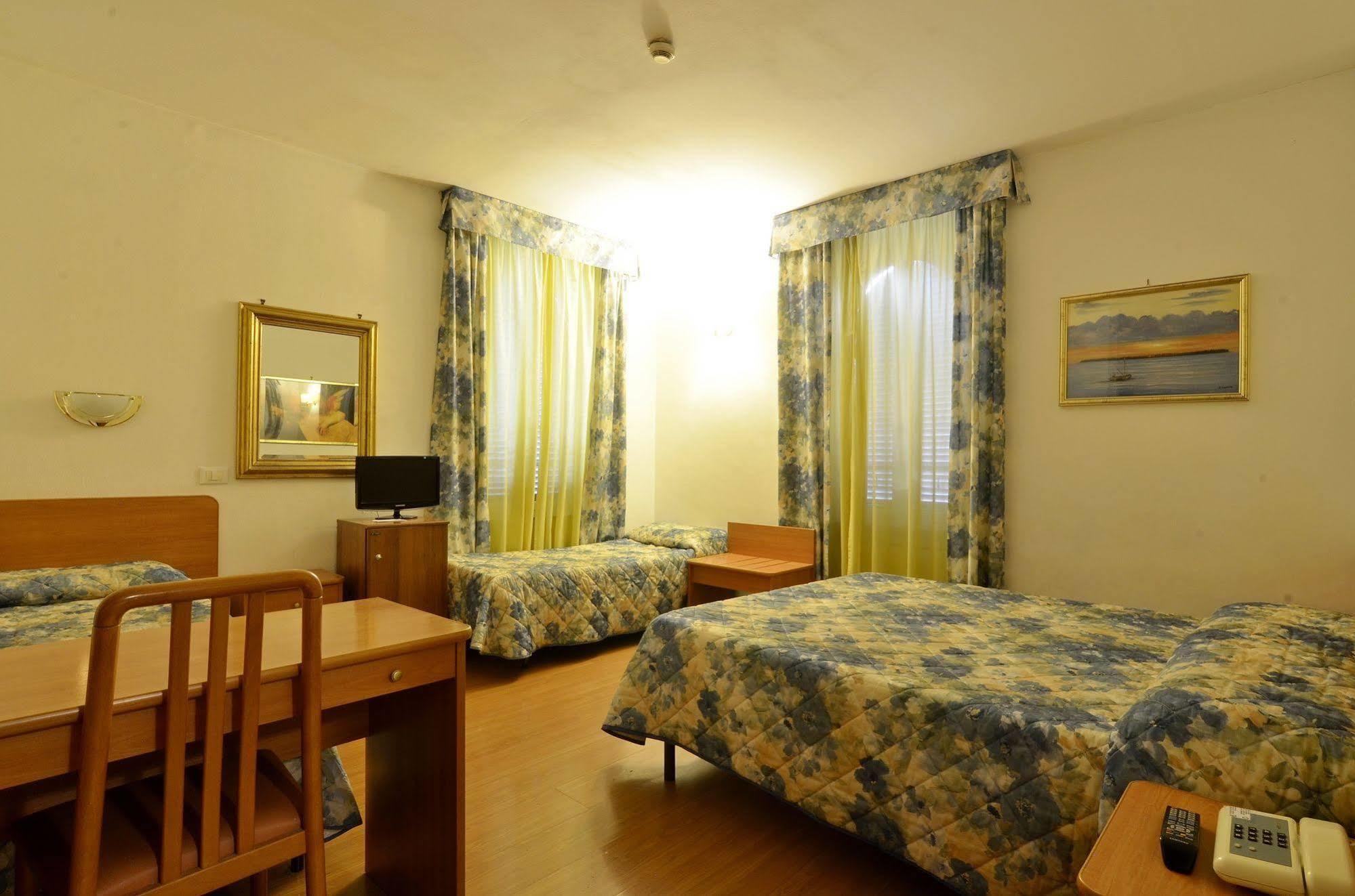 Hotel Tirreno Rome Luaran gambar