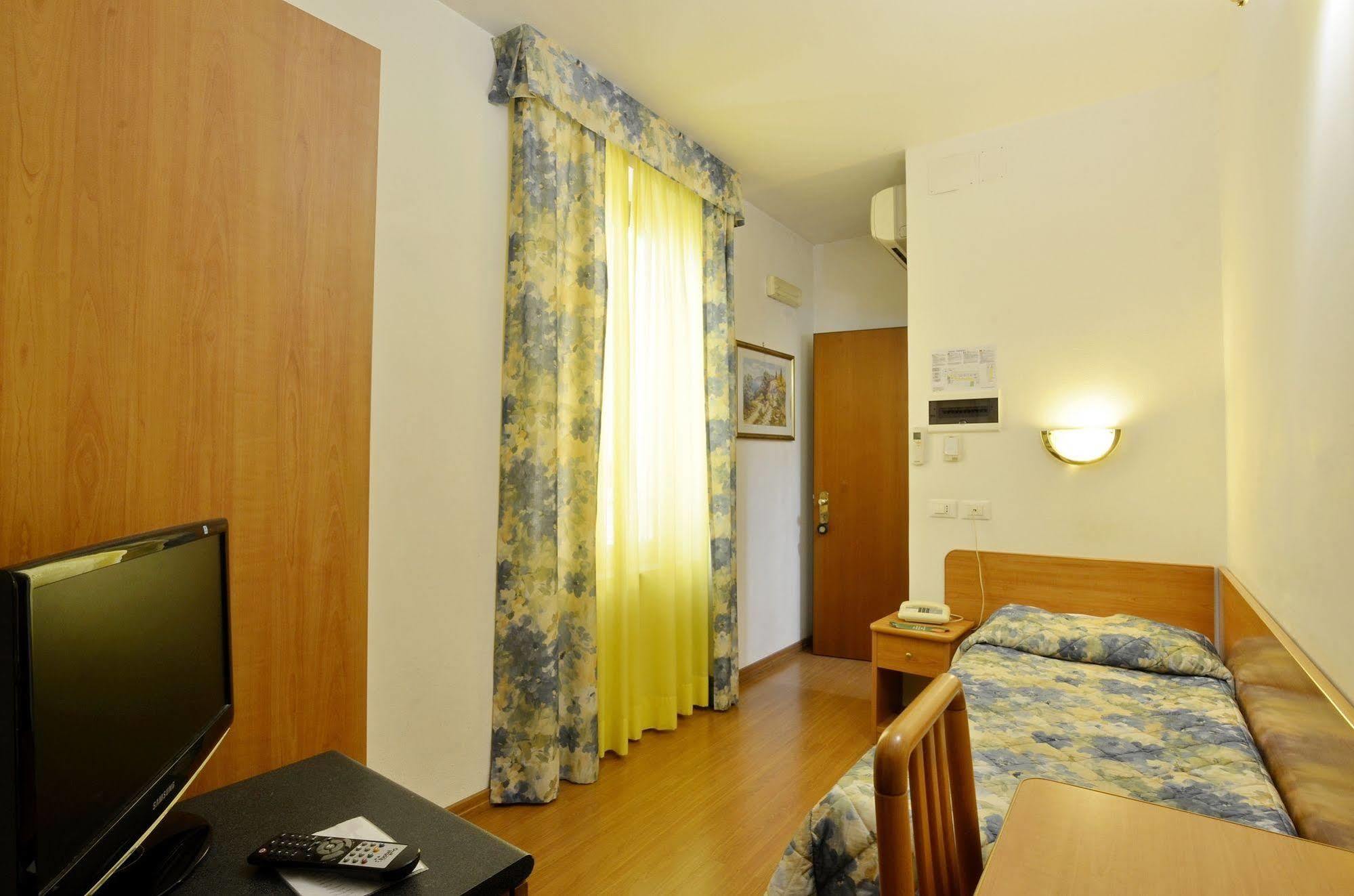 Hotel Tirreno Rome Luaran gambar